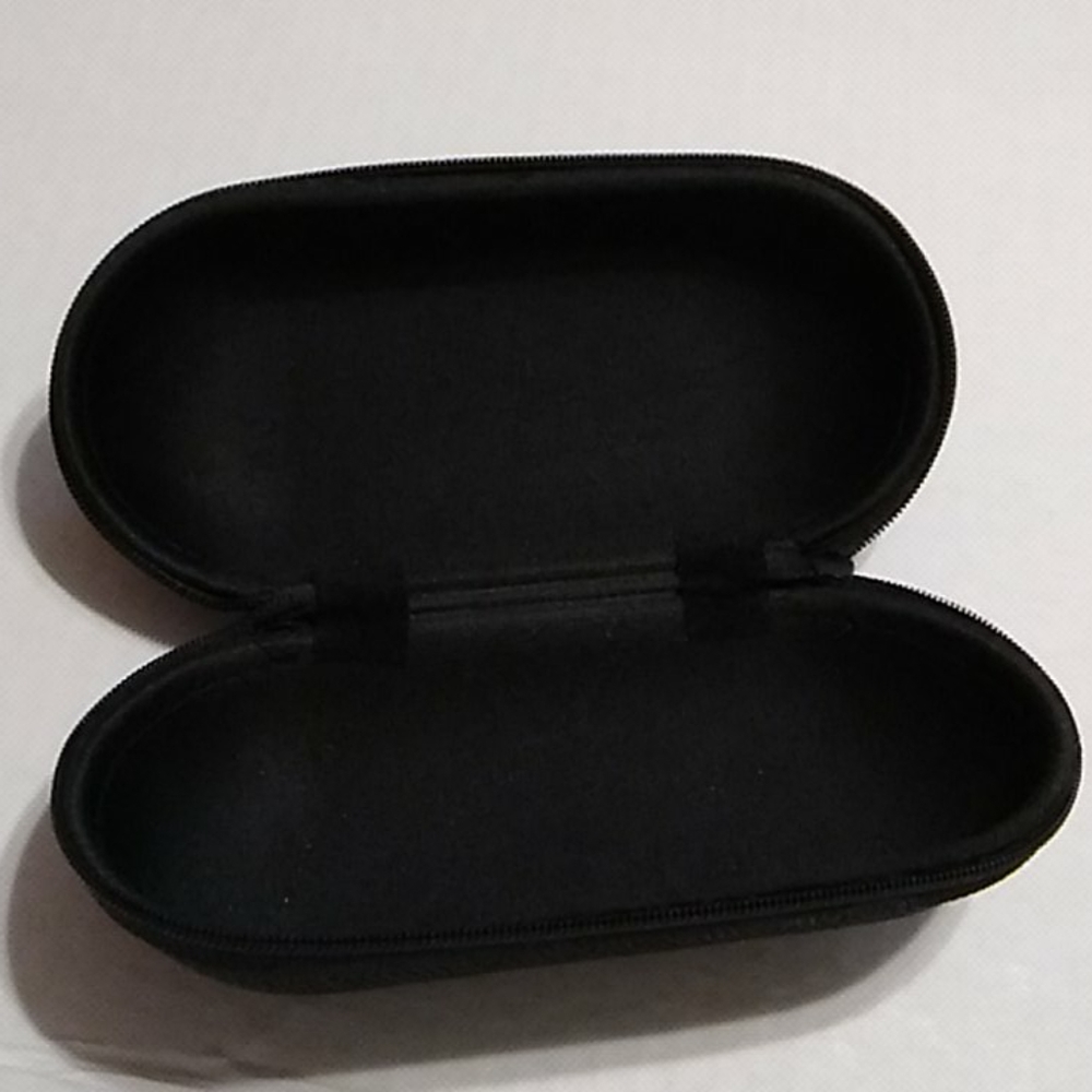 Nwt Black & White Sunglasses & Case - Picture 9 of 10
